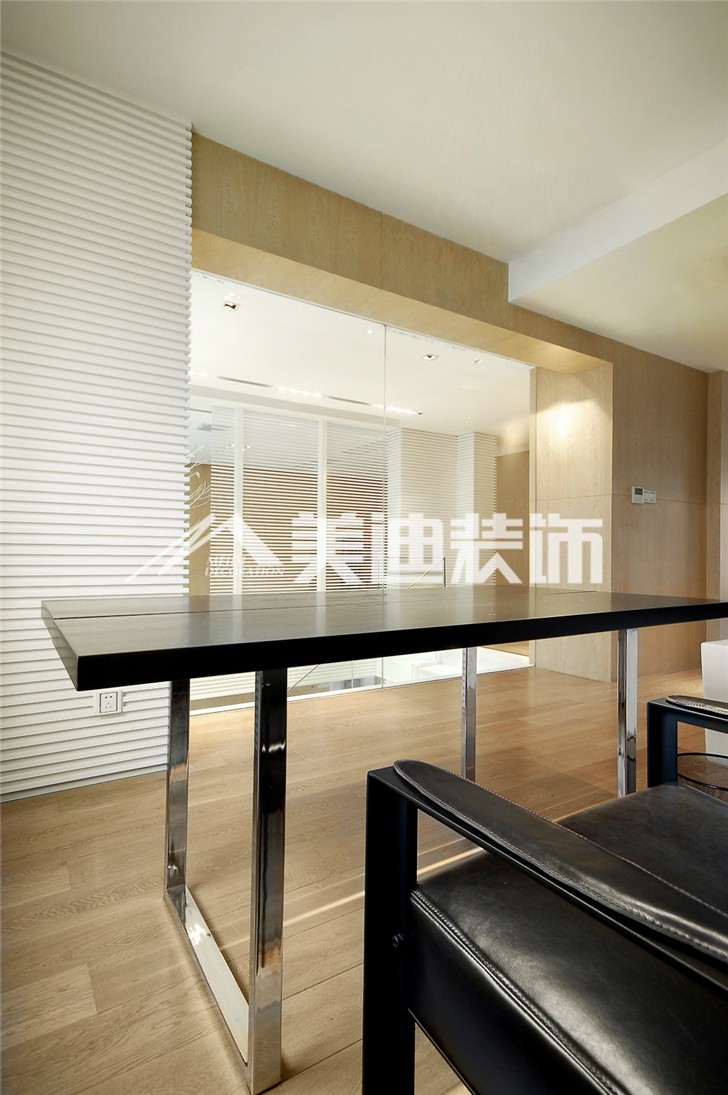 融科東南?，F(xiàn)代簡(jiǎn)約風(fēng)裝修案例圖—客廳